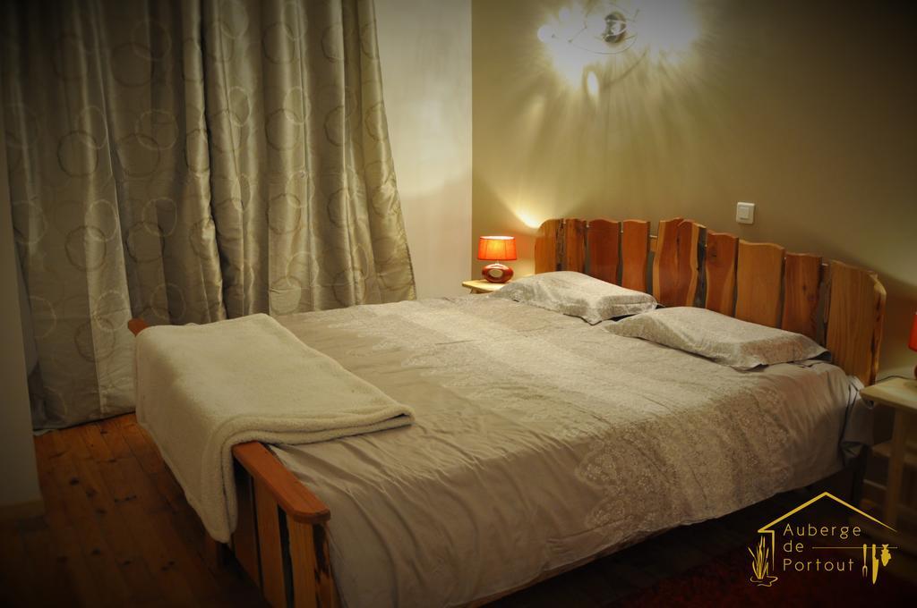 Auberge De Portout Шана Стая снимка